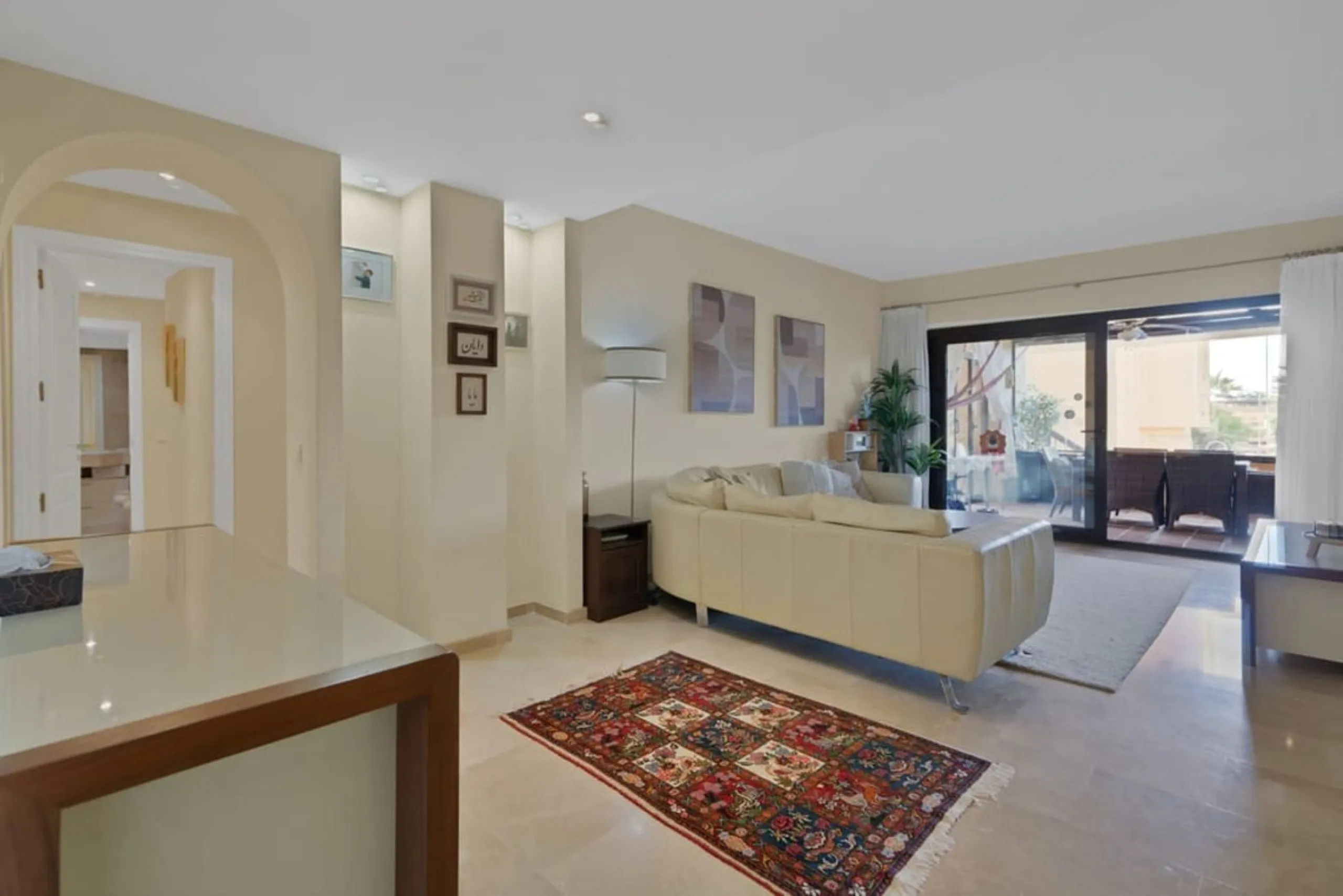MAGNIFICENT 3-BEDROOM GROUND FLOOR APARTMENT WITH LARGE PRIVATE TERRACE