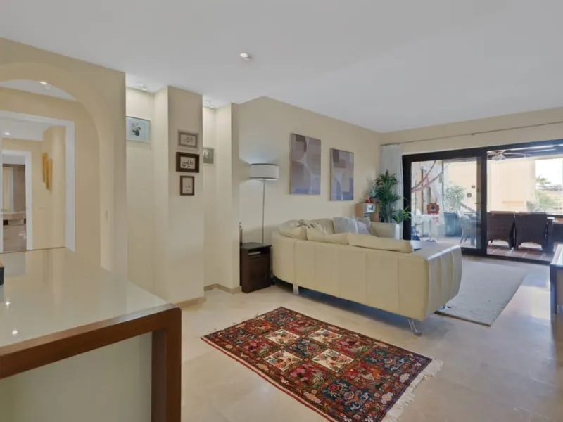 MAGNIFICENT 3-BEDROOM GROUND FLOOR APARTMENT WITH LARGE PRIVATE TERRACE
