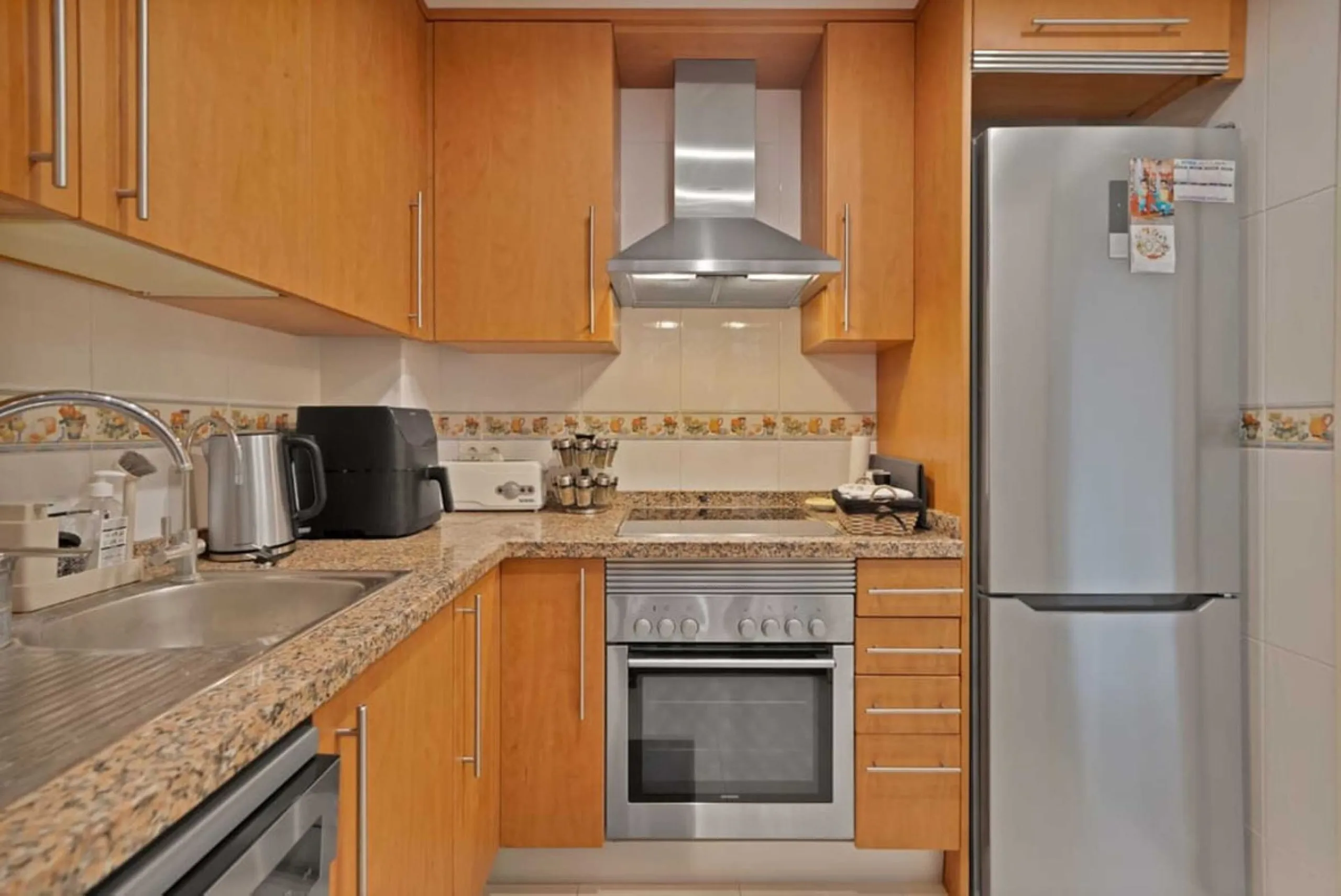 MAGNIFICENT 3-BEDROOM GROUND FLOOR APARTMENT WITH LARGE PRIVATE TERRACE