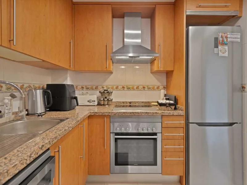 MAGNIFICENT 3-BEDROOM GROUND FLOOR APARTMENT WITH LARGE PRIVATE TERRACE