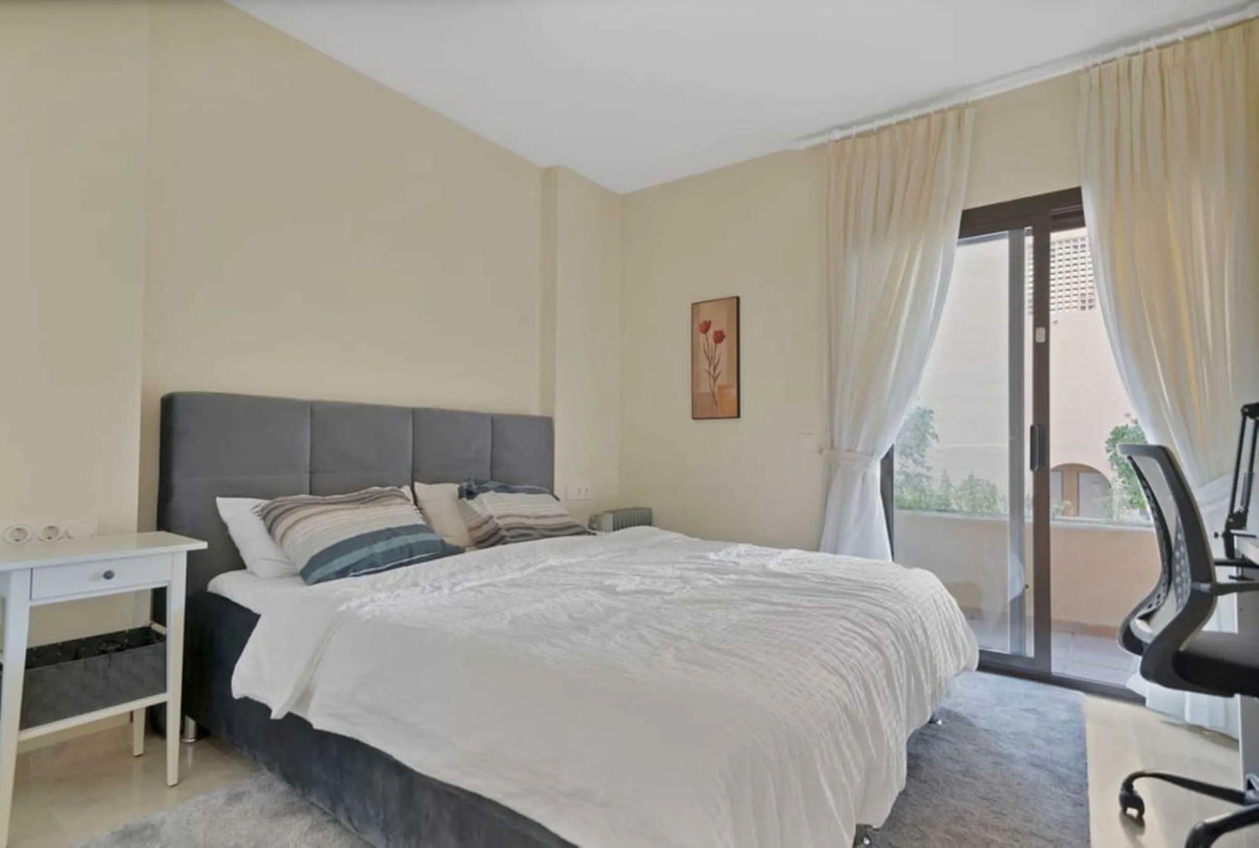 MAGNIFICENT 3-BEDROOM GROUND FLOOR APARTMENT WITH LARGE PRIVATE TERRACE