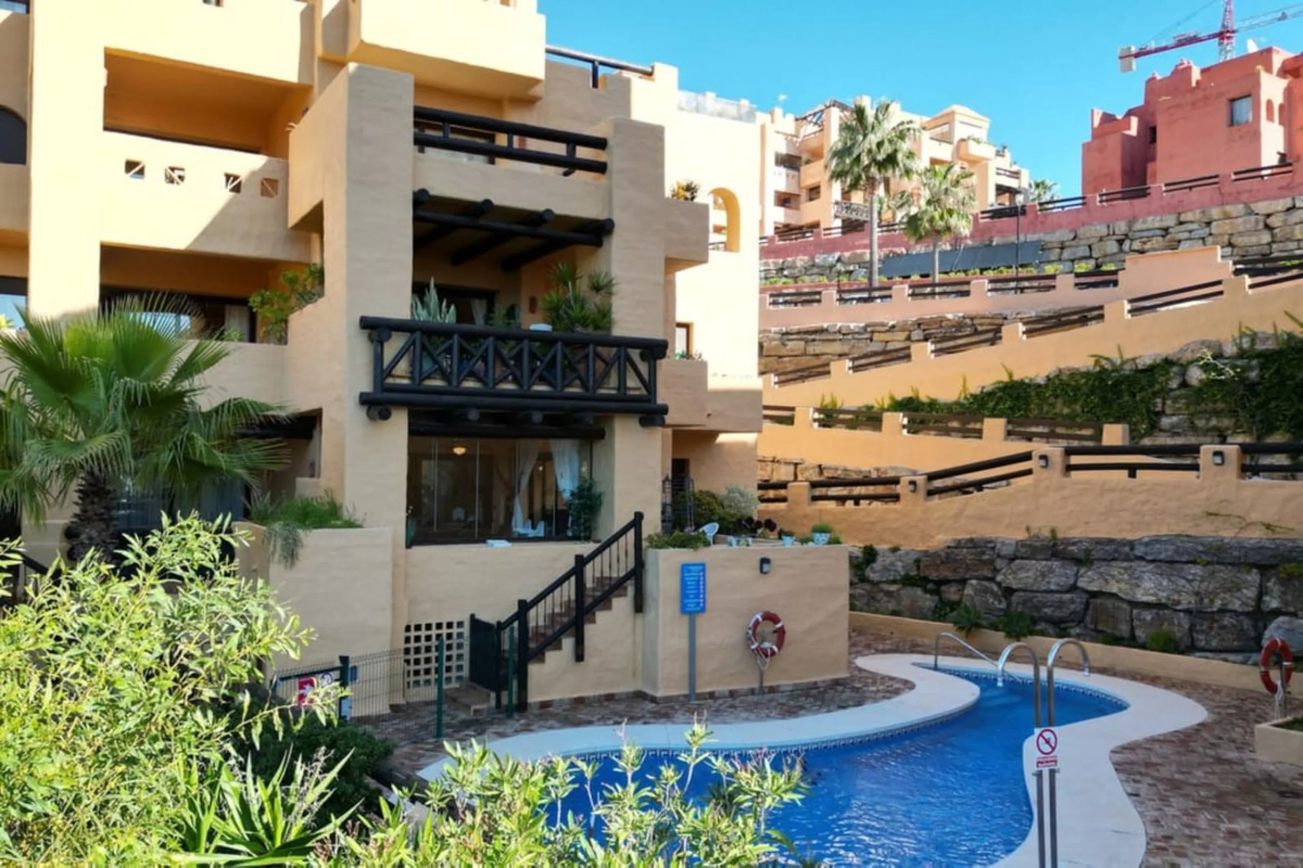 MAGNIFICENT 3-BEDROOM GROUND FLOOR APARTMENT WITH LARGE PRIVATE TERRACE