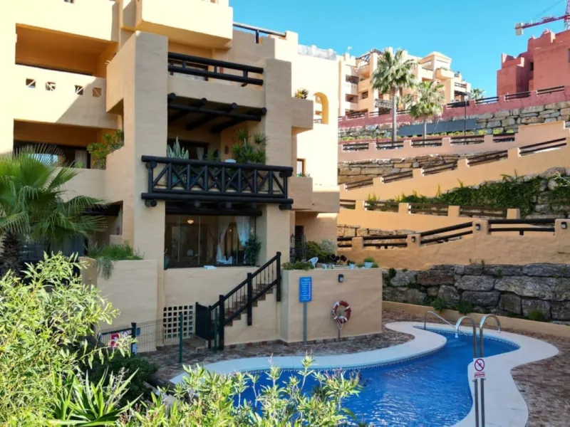 MAGNIFICENT 3-BEDROOM GROUND FLOOR APARTMENT WITH LARGE PRIVATE TERRACE