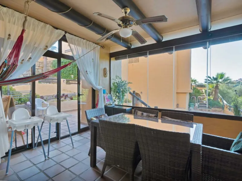 MAGNIFICENT 3-BEDROOM GROUND FLOOR APARTMENT WITH LARGE PRIVATE TERRACE