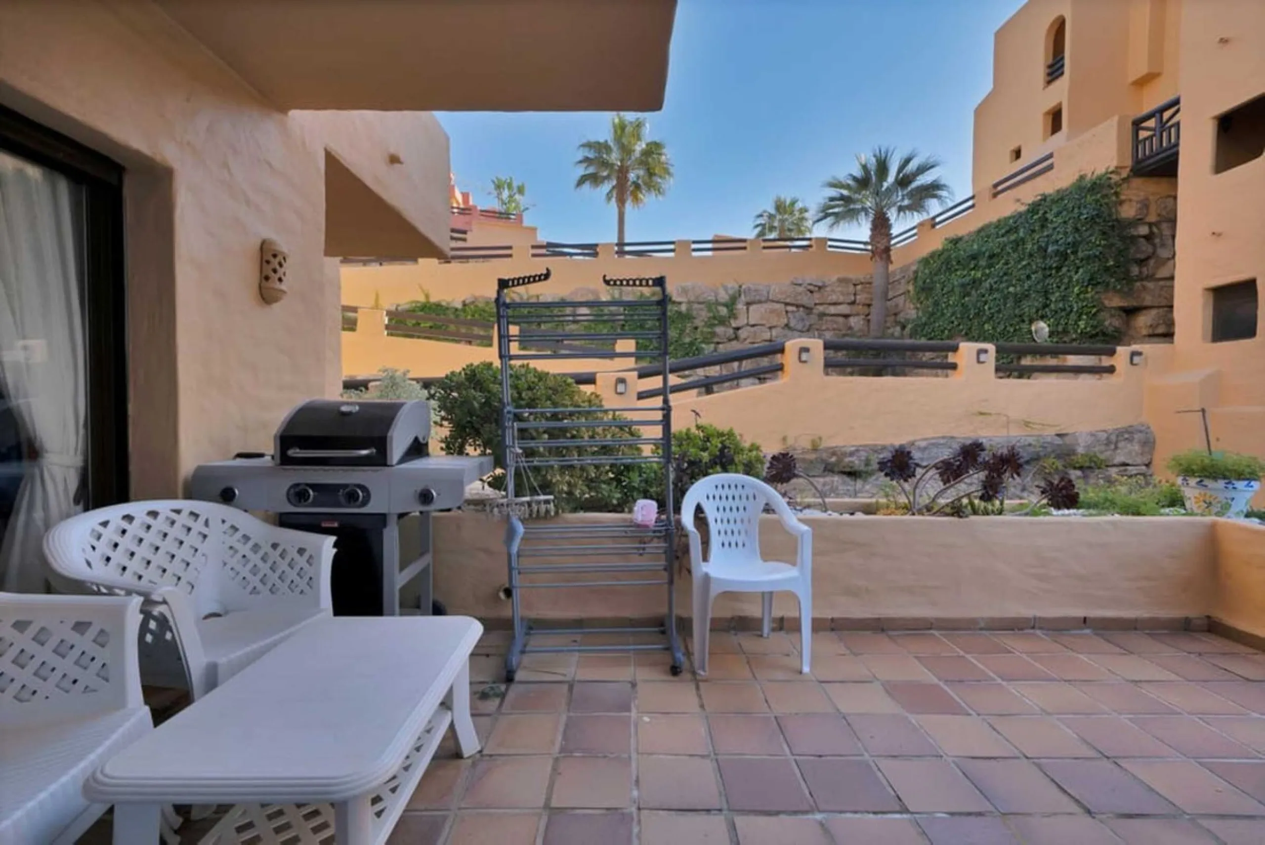 MAGNIFICENT 3-BEDROOM GROUND FLOOR APARTMENT WITH LARGE PRIVATE TERRACE