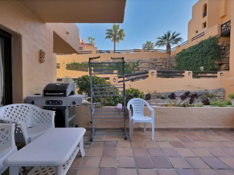 MAGNIFICENT 3-BEDROOM GROUND FLOOR APARTMENT WITH LARGE PRIVATE TERRACE