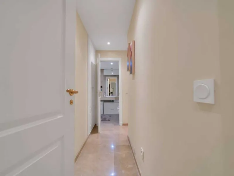 MAGNIFICENT 3-BEDROOM GROUND FLOOR APARTMENT WITH LARGE PRIVATE TERRACE