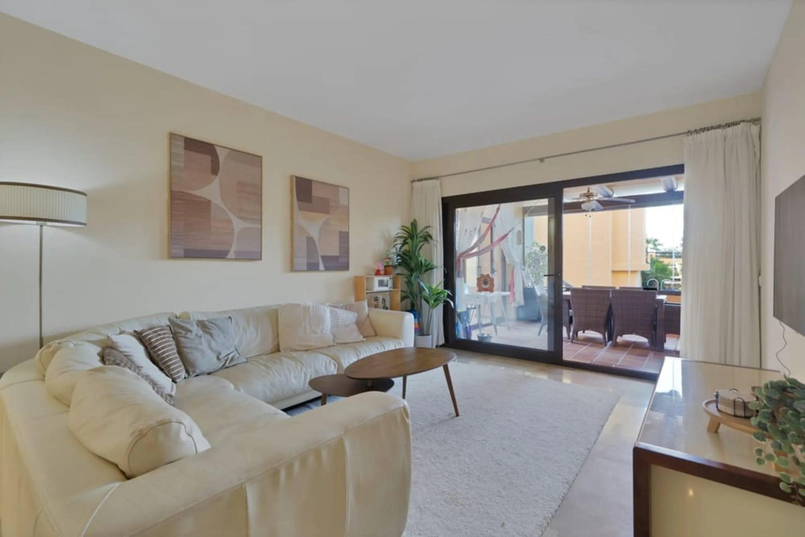MAGNIFICENT 3-BEDROOM GROUND FLOOR APARTMENT WITH LARGE PRIVATE TERRACE