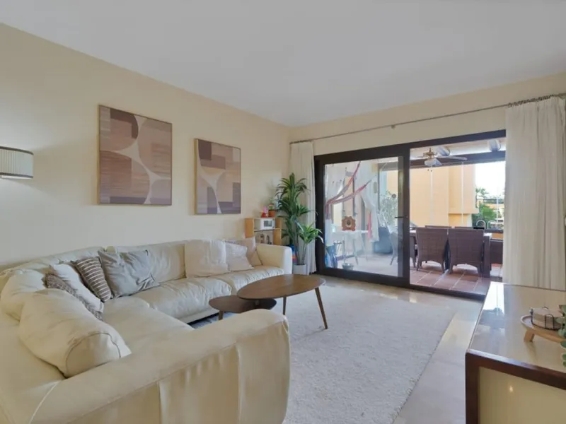 MAGNIFICENT 3-BEDROOM GROUND FLOOR APARTMENT WITH LARGE PRIVATE TERRACE