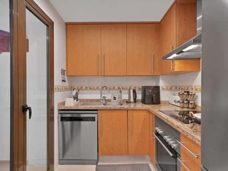 MAGNIFICENT 3-BEDROOM GROUND FLOOR APARTMENT WITH LARGE PRIVATE TERRACE