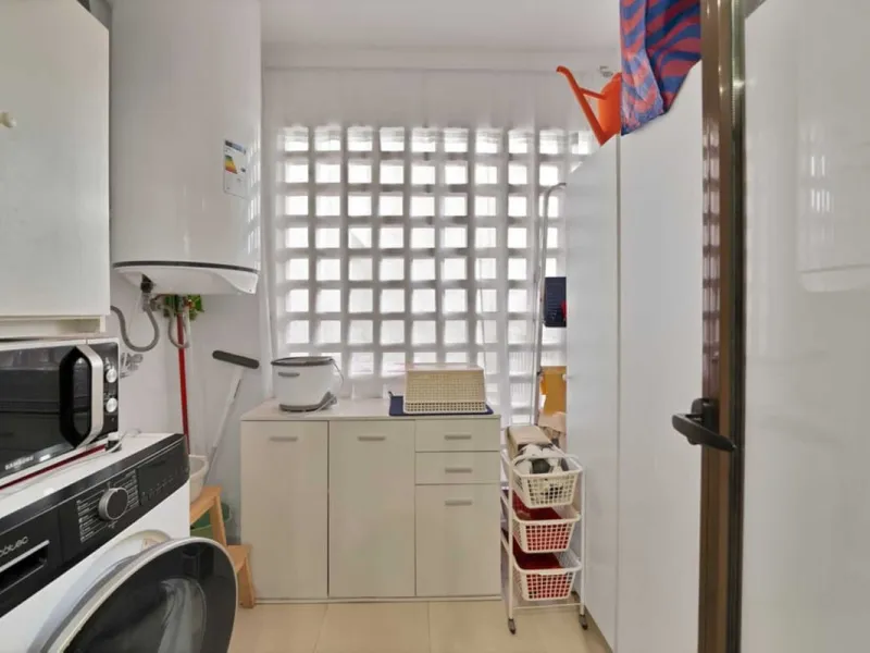 MAGNIFICENT 3-BEDROOM GROUND FLOOR APARTMENT WITH LARGE PRIVATE TERRACE