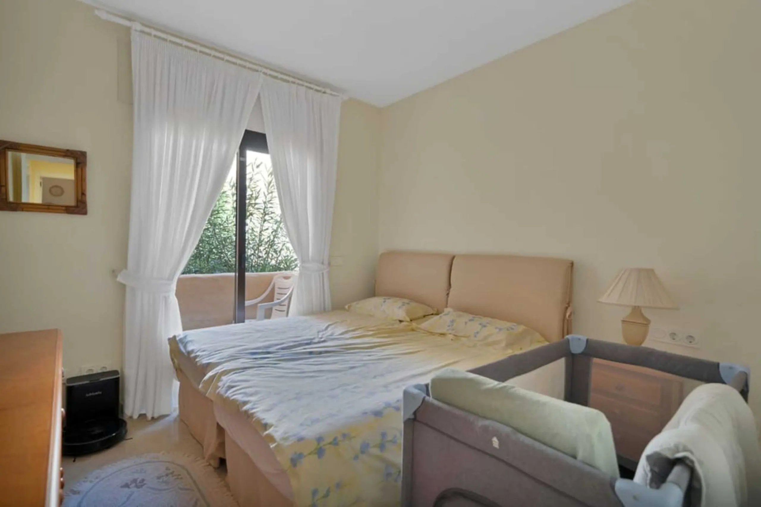 MAGNIFICENT 3-BEDROOM GROUND FLOOR APARTMENT WITH LARGE PRIVATE TERRACE
