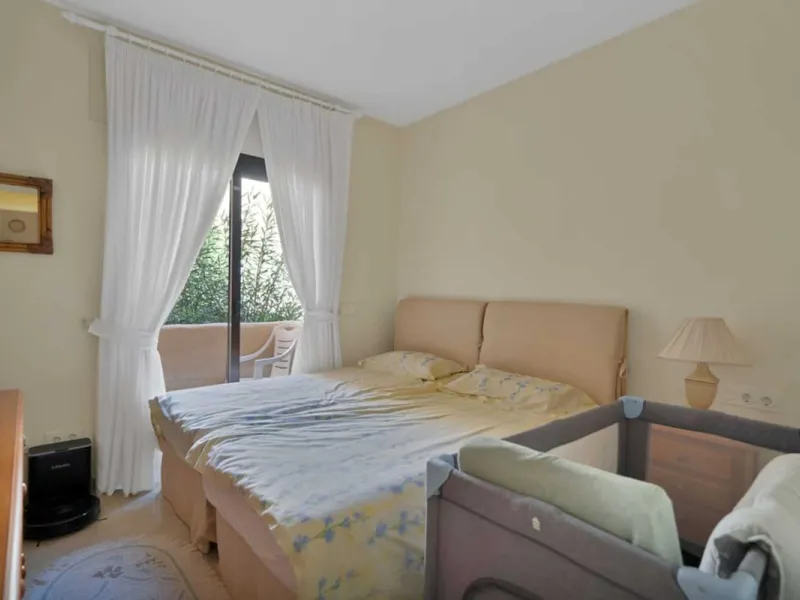 MAGNIFICENT 3-BEDROOM GROUND FLOOR APARTMENT WITH LARGE PRIVATE TERRACE