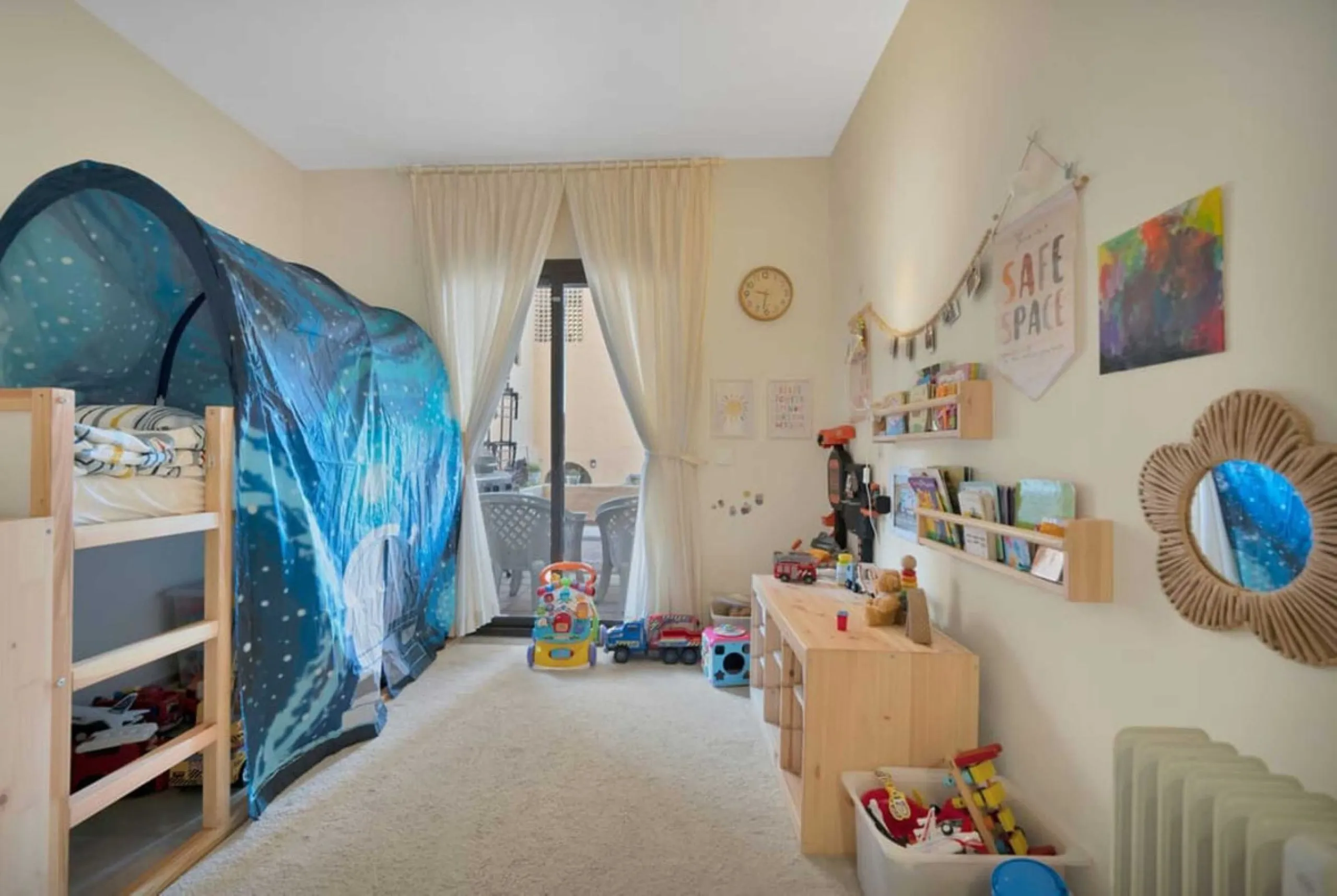 MAGNIFICENT 3-BEDROOM GROUND FLOOR APARTMENT WITH LARGE PRIVATE TERRACE