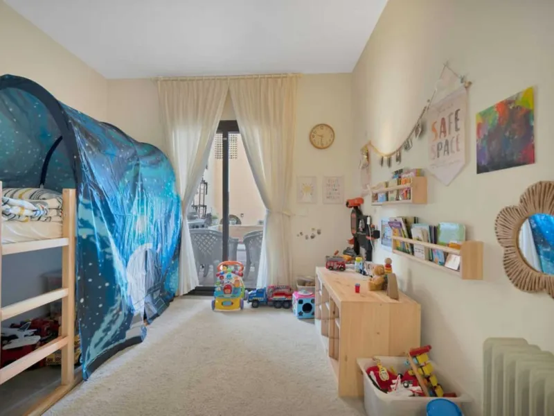 MAGNIFICENT 3-BEDROOM GROUND FLOOR APARTMENT WITH LARGE PRIVATE TERRACE