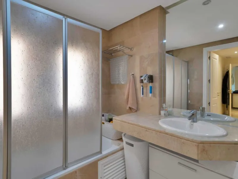 MAGNIFICENT 3-BEDROOM GROUND FLOOR APARTMENT WITH LARGE PRIVATE TERRACE