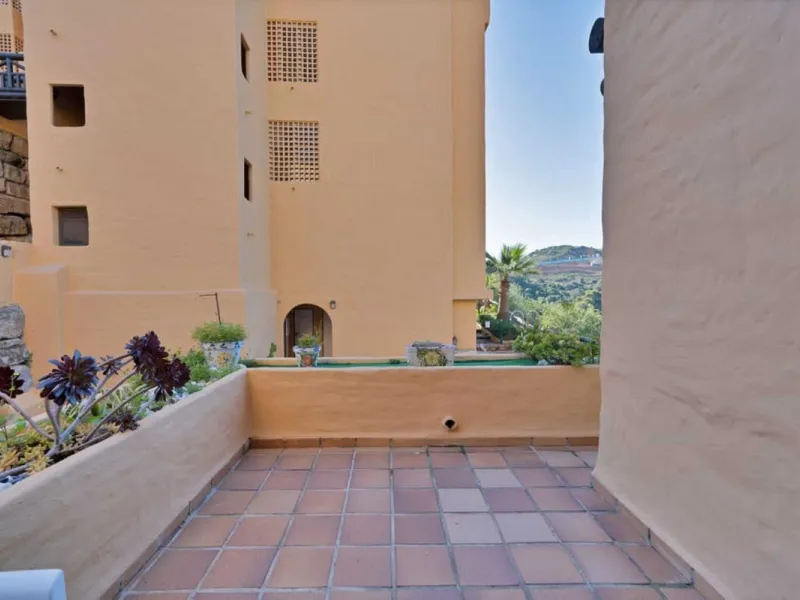 MAGNIFICENT 3-BEDROOM GROUND FLOOR APARTMENT WITH LARGE PRIVATE TERRACE
