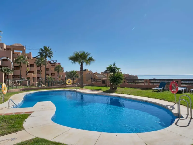 MAGNIFICENT 3-BEDROOM GROUND FLOOR APARTMENT WITH LARGE PRIVATE TERRACE