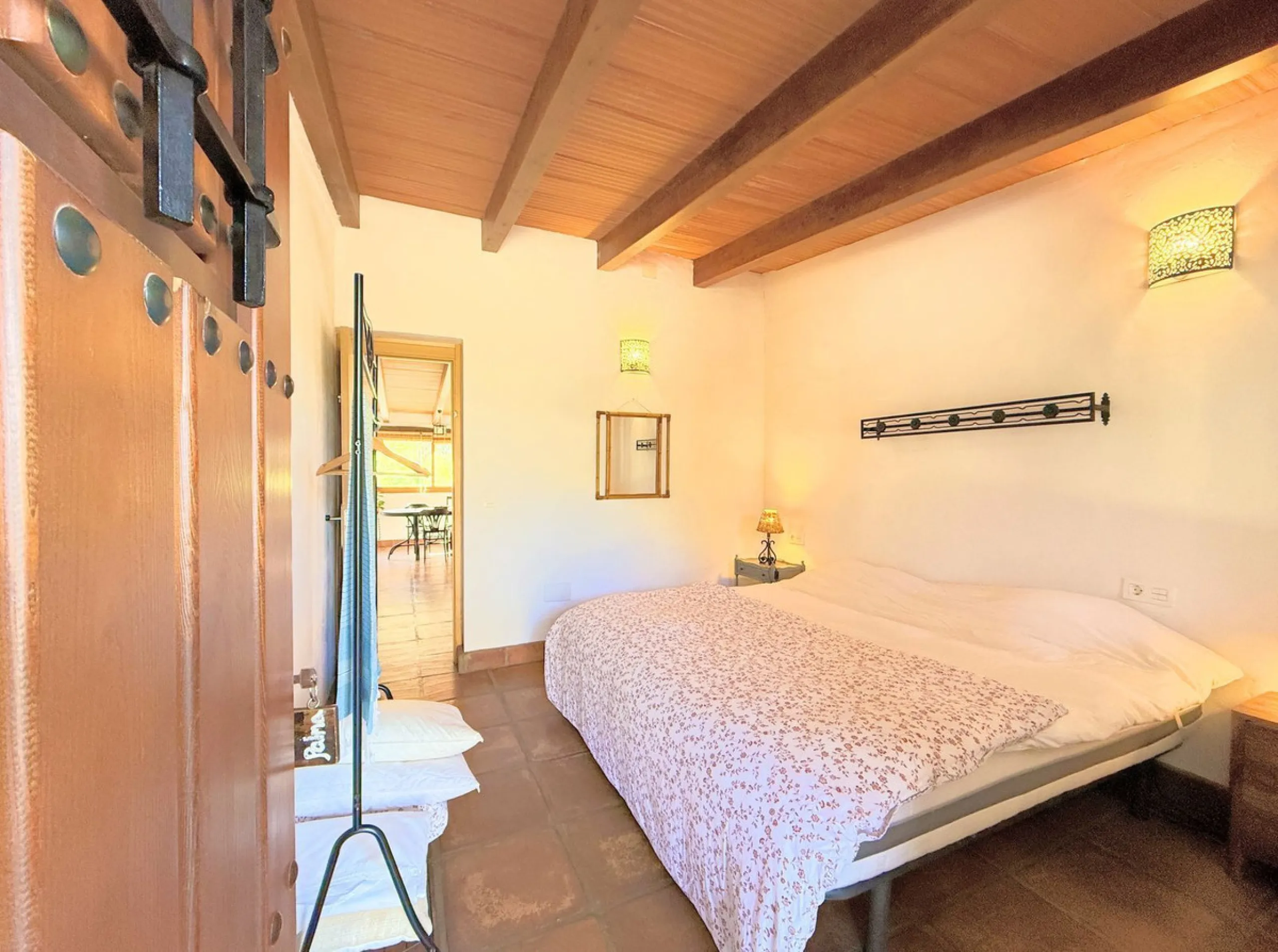 Commercial - Hotel в продаже в Casares, Málaga. В доме 8 спален и 6 ванных комнат. Площадь дома 559 м². Площадь участка 60000 м²