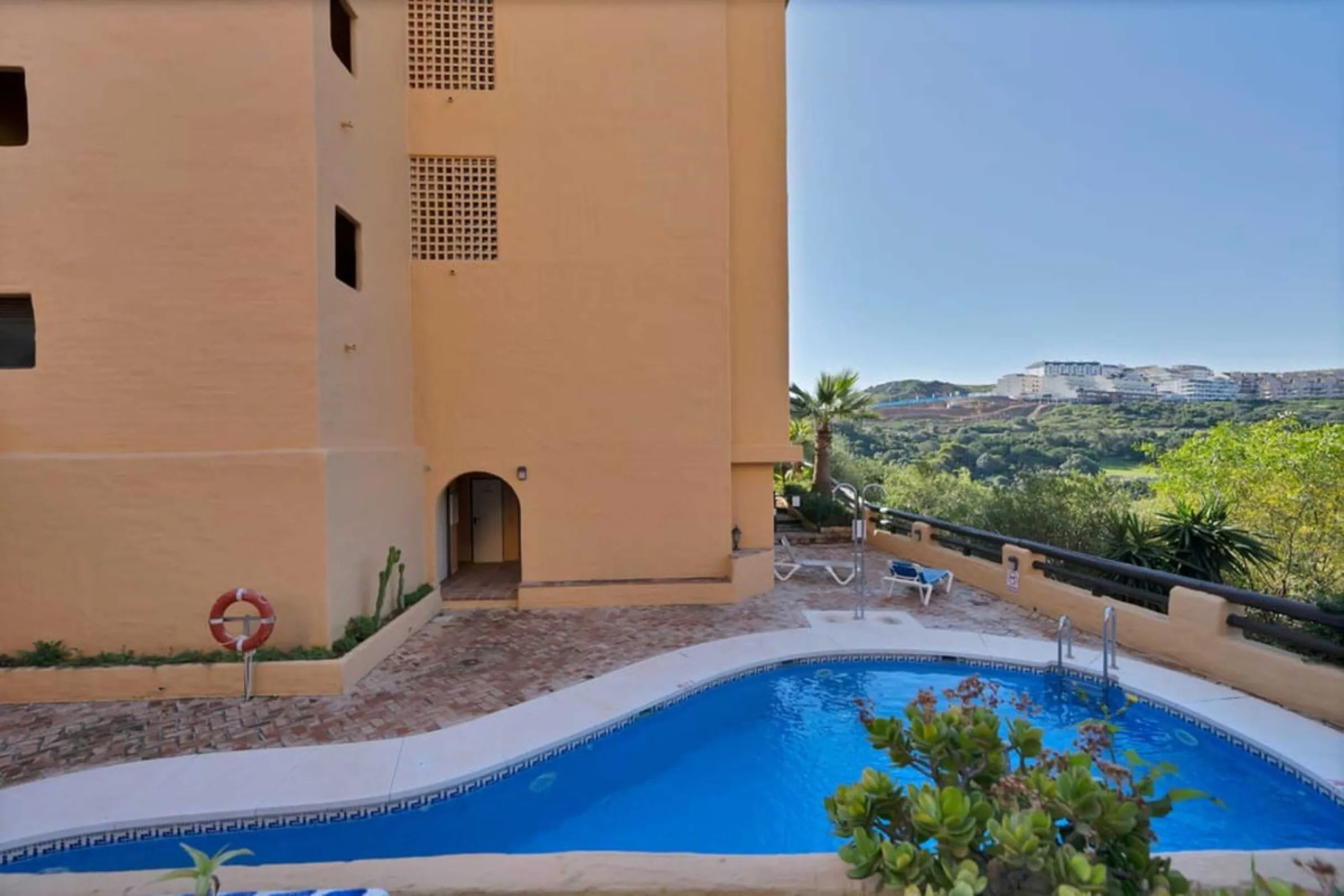 MAGNIFICENT 3-BEDROOM GROUND FLOOR APARTMENT WITH LARGE PRIVATE TERRACE