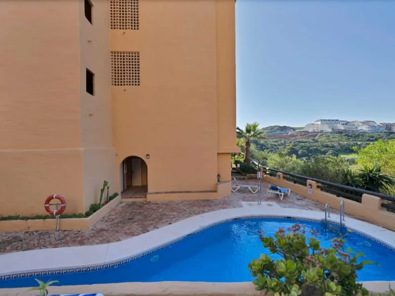 MAGNIFICENT 3-BEDROOM GROUND FLOOR APARTMENT WITH LARGE PRIVATE TERRACE