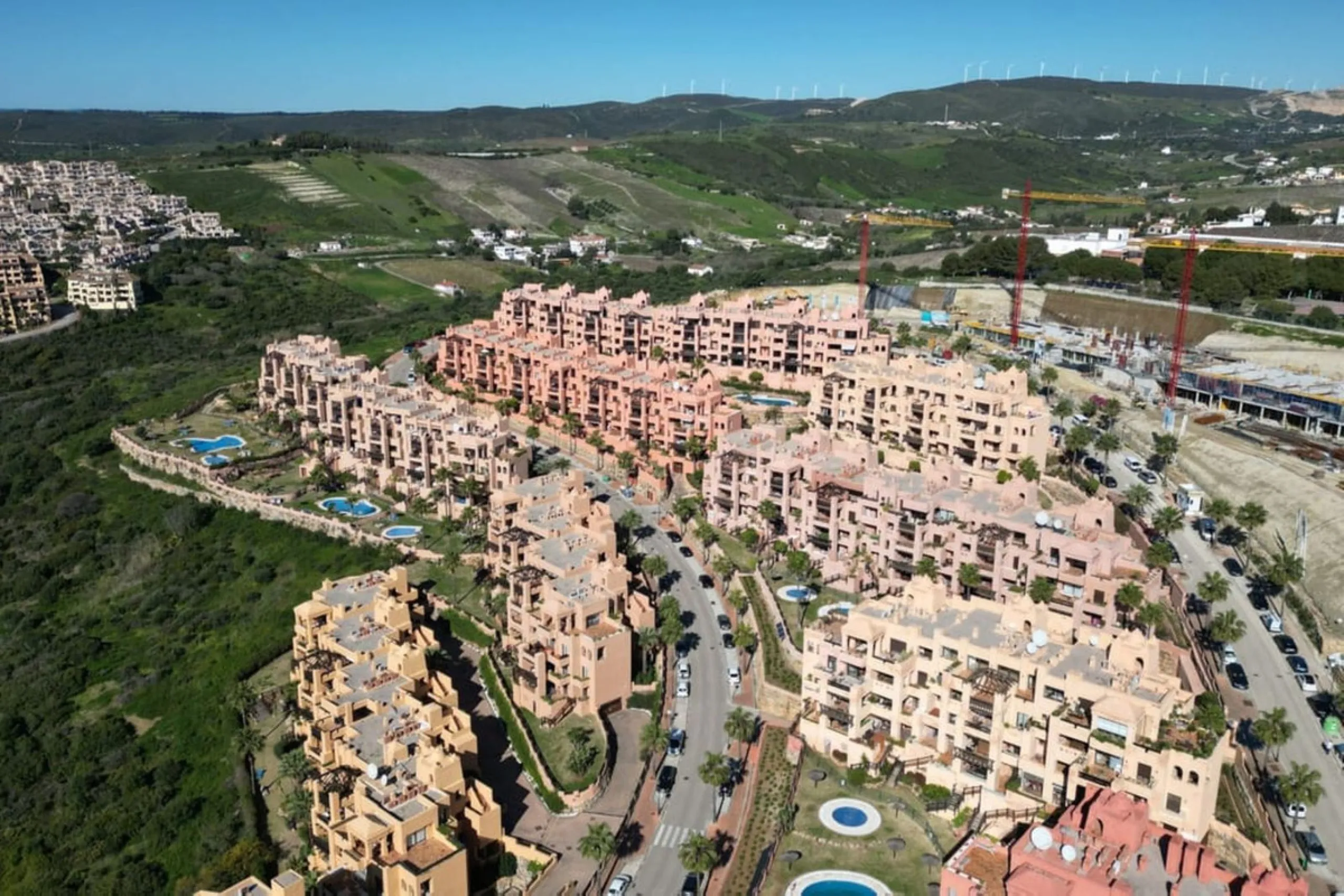 MAGNIFICENT 3-BEDROOM GROUND FLOOR APARTMENT WITH LARGE PRIVATE TERRACE