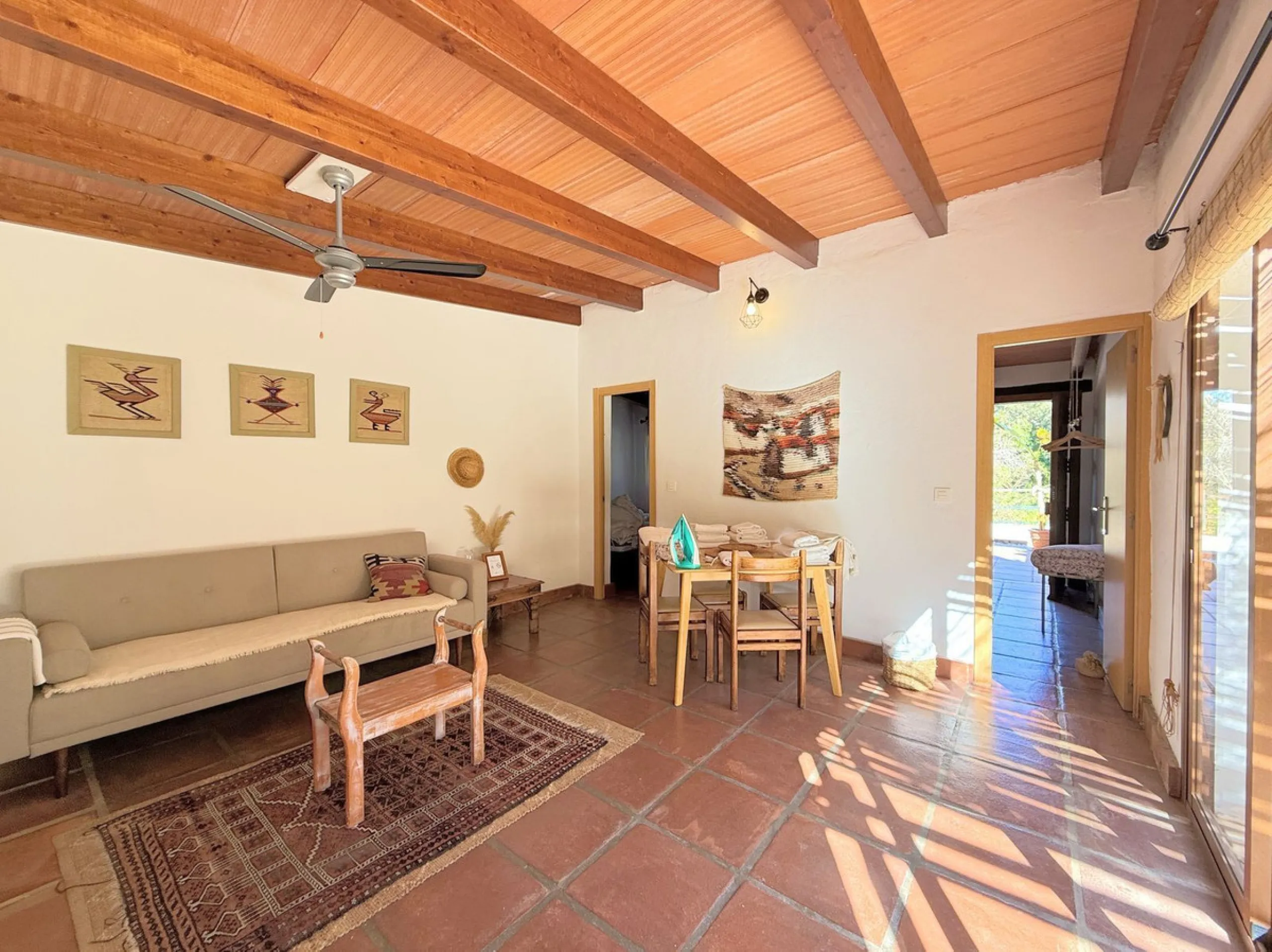 Commercial - Hotel в продаже в Casares, Málaga. В доме 8 спален и 6 ванных комнат. Площадь дома 559 м². Площадь участка 60000 м²