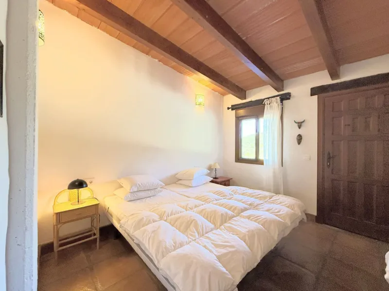 Commercial - Hotel в продаже в Casares, Málaga. В доме 8 спален и 6 ванных комнат. Площадь дома 559 м². Площадь участка 60000 м²