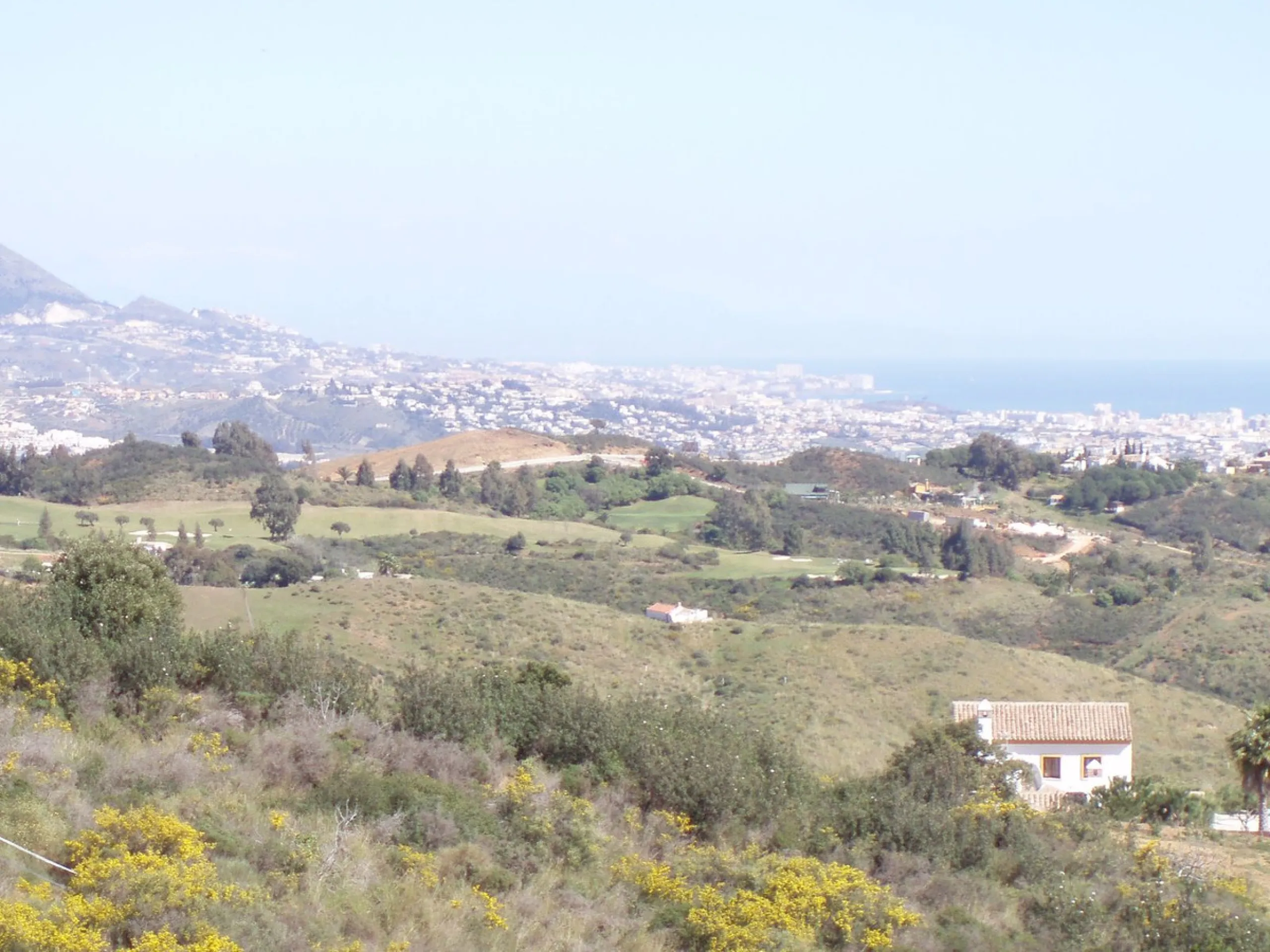 Fantastic finca in Mijas, just next to the Urbanisation El soto de Marbella. It is a rustic land with gentle slopes and fantastic views to the coast and the mountains ideal for any type of crops or animal husbandry. It has 2 houses which can be reformed a