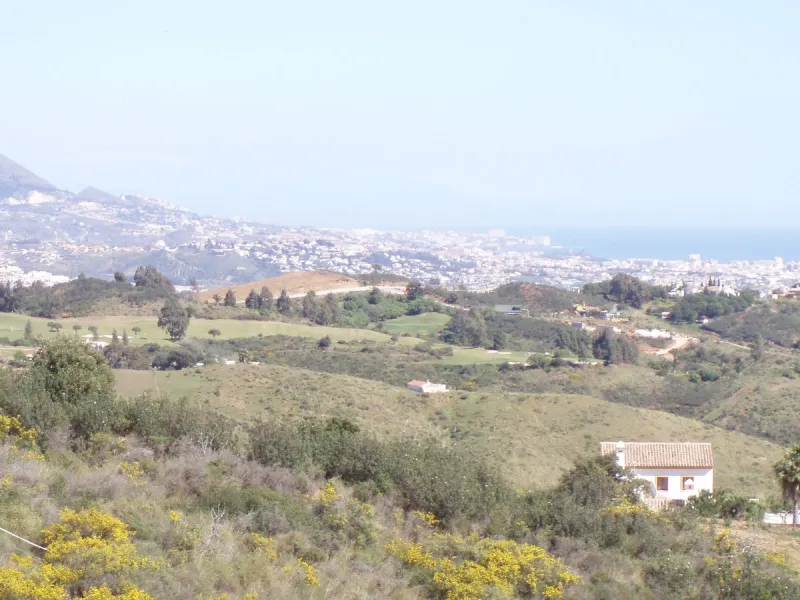 Fantastic finca in Mijas, just next to the Urbanisation El soto de Marbella. It is a rustic land with gentle slopes and fantastic views to the coast and the mountains ideal for any type of crops or animal husbandry. It has 2 houses which can be reformed a