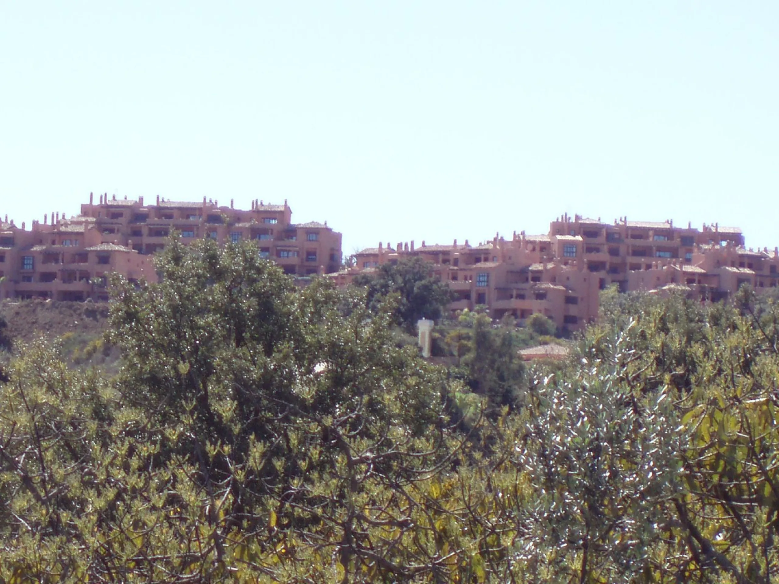 Fantastic finca in Mijas, just next to the Urbanisation El soto de Marbella. It is a rustic land with gentle slopes and fantastic views to the coast and the mountains ideal for any type of crops or animal husbandry. It has 2 houses which can be reformed a