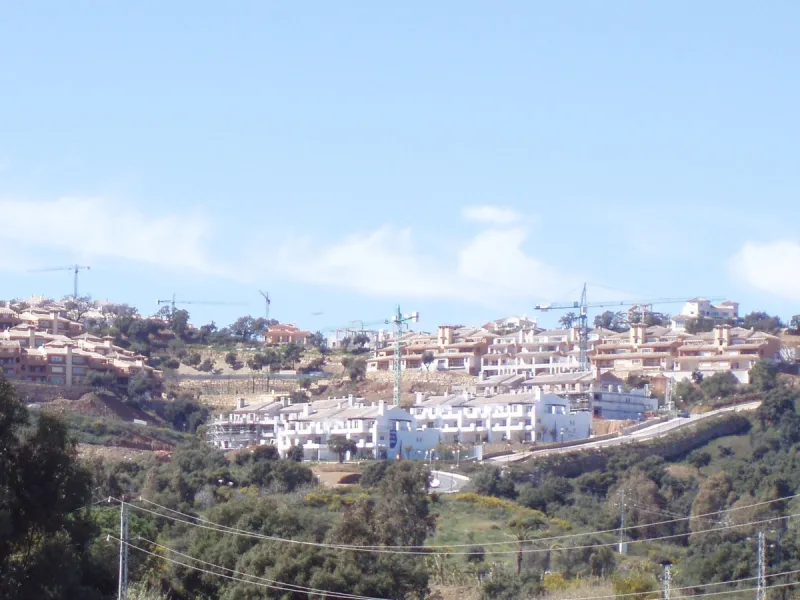 Fantastic finca in Mijas, just next to the Urbanisation El soto de Marbella. It is a rustic land with gentle slopes and fantastic views to the coast and the mountains ideal for any type of crops or animal husbandry. It has 2 houses which can be reformed a