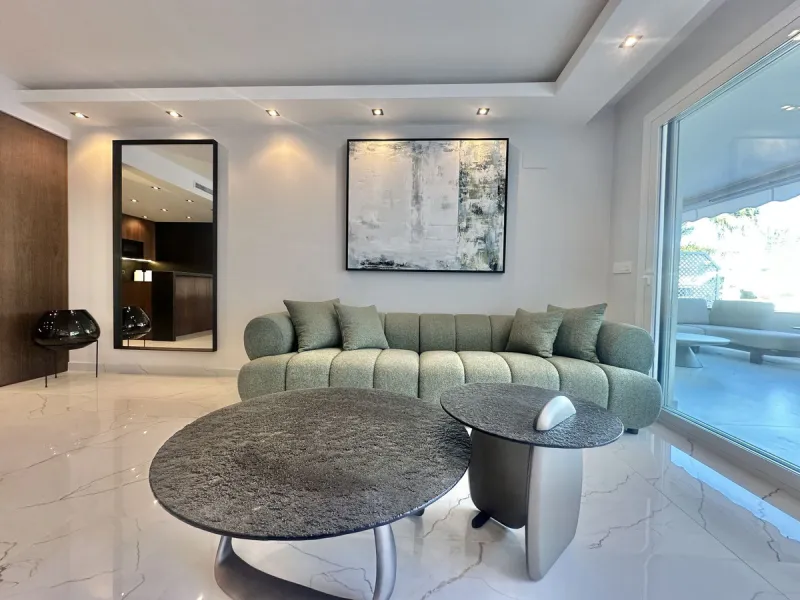 LUXURY APARTMENT IN LOS GRANADOS GOLF, NUEVA ANDALUCÍA – RECENTLY RENOVATED TO THE HIGHEST STANDARD