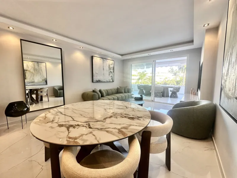 LUXURY APARTMENT IN LOS GRANADOS GOLF, NUEVA ANDALUCÍA – RECENTLY RENOVATED TO THE HIGHEST STANDARD