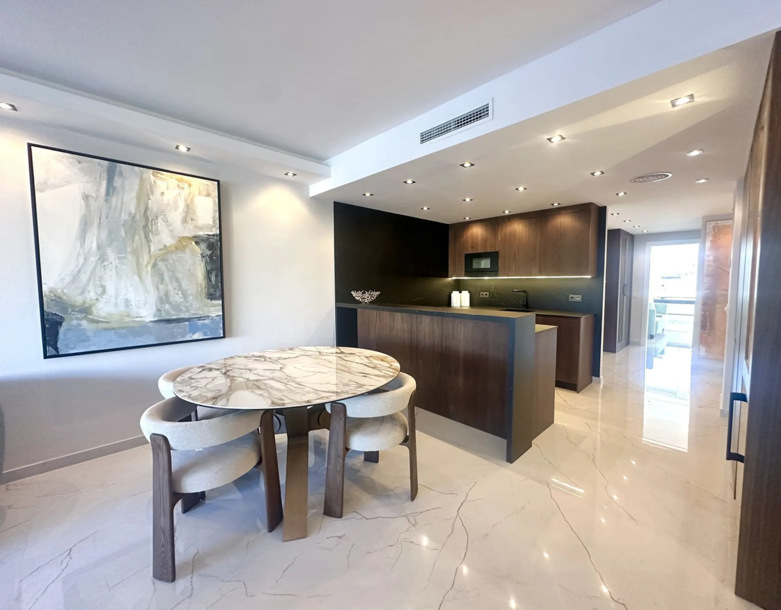 LUXURY APARTMENT IN LOS GRANADOS GOLF, NUEVA ANDALUCÍA – RECENTLY RENOVATED TO THE HIGHEST STANDARD