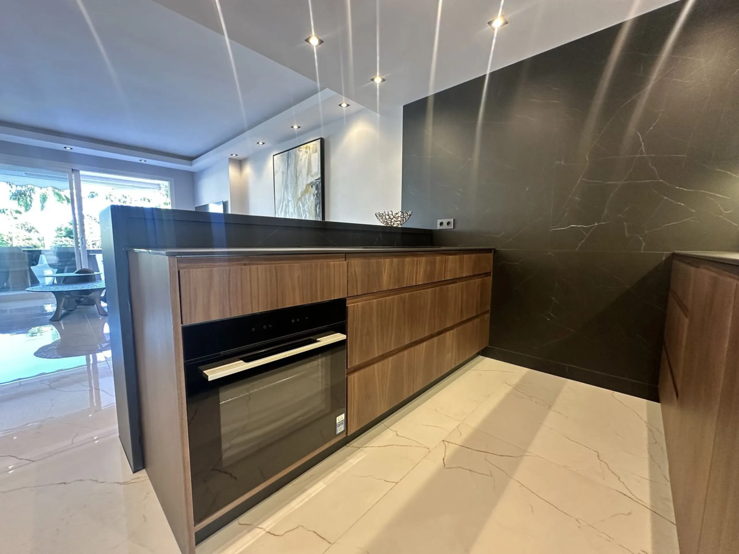 LUXURY APARTMENT IN LOS GRANADOS GOLF, NUEVA ANDALUCÍA – RECENTLY RENOVATED TO THE HIGHEST STANDARD