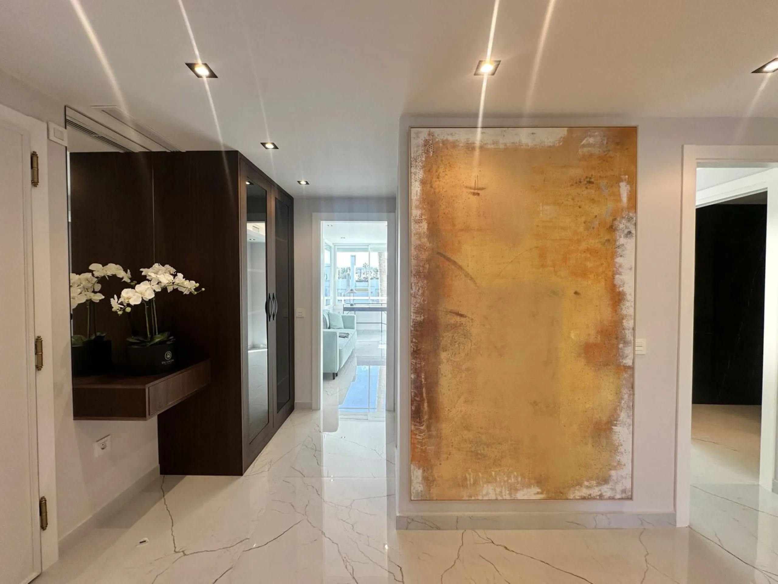 LUXURY APARTMENT IN LOS GRANADOS GOLF, NUEVA ANDALUCÍA – RECENTLY RENOVATED TO THE HIGHEST STANDARD