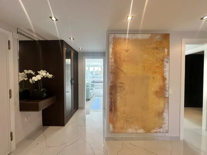 LUXURY APARTMENT IN LOS GRANADOS GOLF, NUEVA ANDALUCÍA – RECENTLY RENOVATED TO THE HIGHEST STANDARD