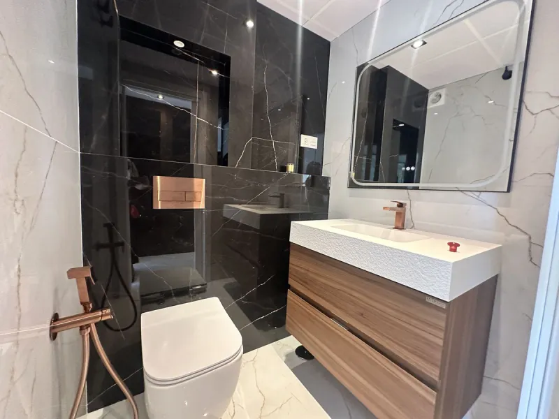 LUXURY APARTMENT IN LOS GRANADOS GOLF, NUEVA ANDALUCÍA – RECENTLY RENOVATED TO THE HIGHEST STANDARD