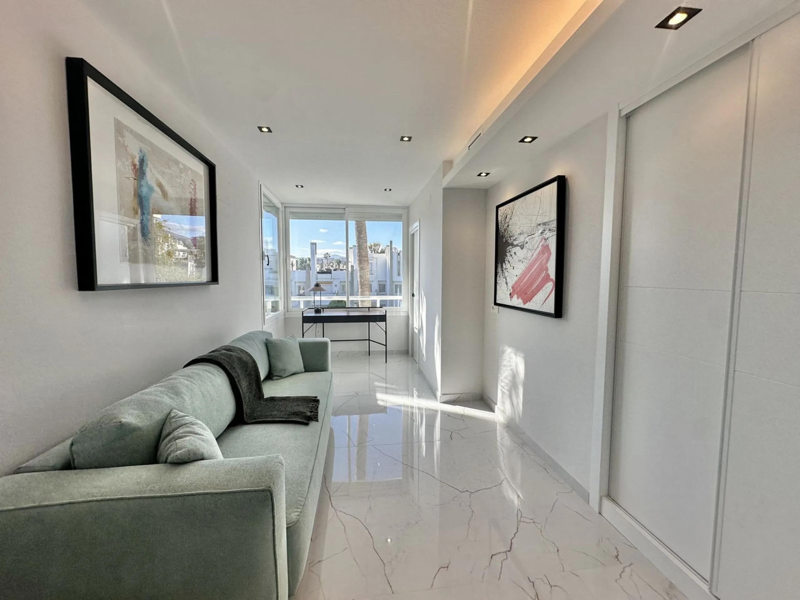 LUXURY APARTMENT IN LOS GRANADOS GOLF, NUEVA ANDALUCÍA – RECENTLY RENOVATED TO THE HIGHEST STANDARD