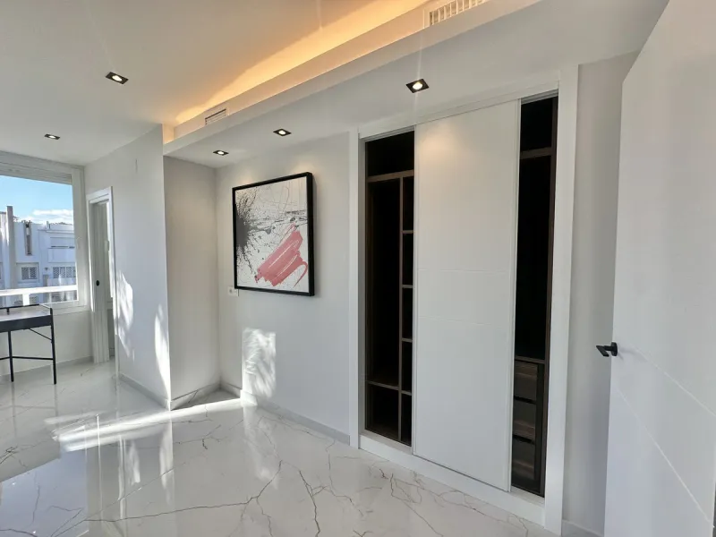 LUXURY APARTMENT IN LOS GRANADOS GOLF, NUEVA ANDALUCÍA – RECENTLY RENOVATED TO THE HIGHEST STANDARD