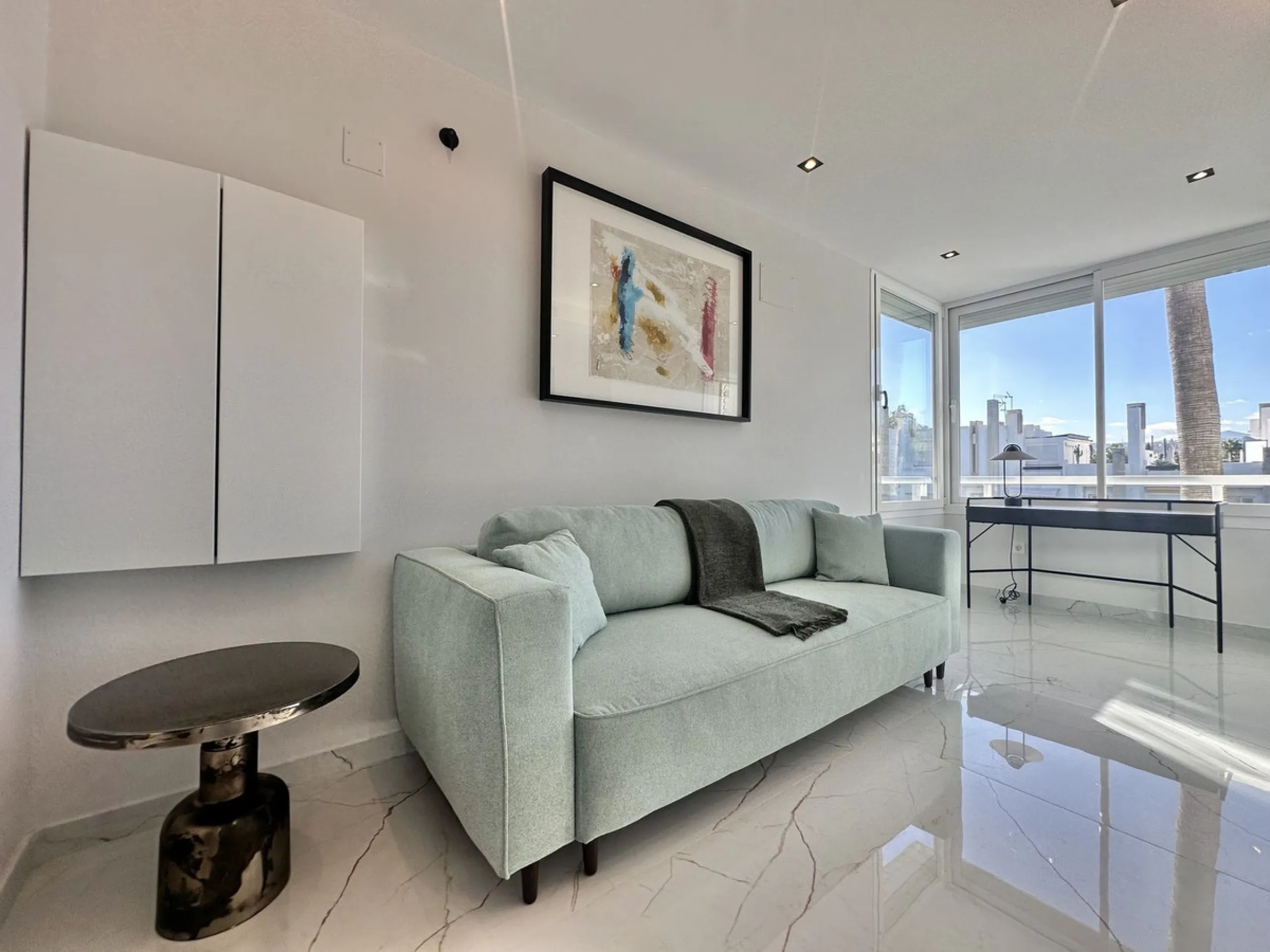 LUXURY APARTMENT IN LOS GRANADOS GOLF, NUEVA ANDALUCÍA – RECENTLY RENOVATED TO THE HIGHEST STANDARD