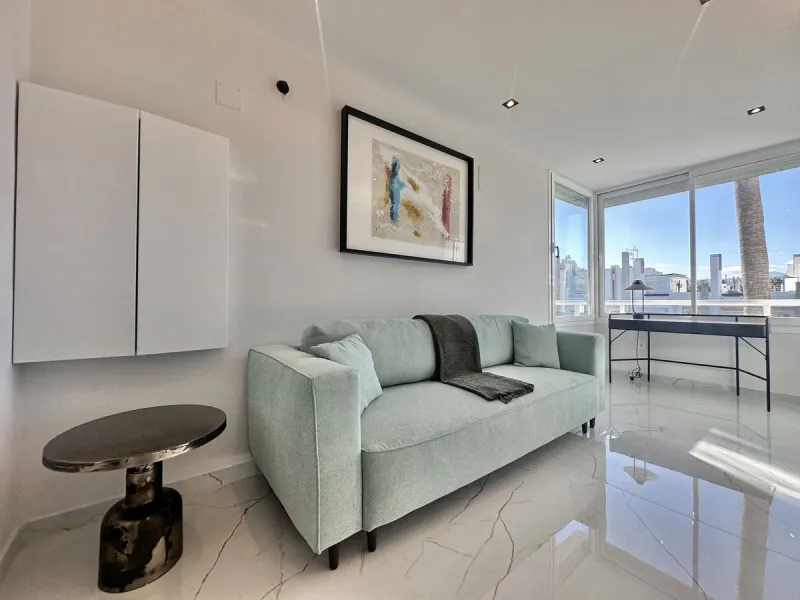 LUXURY APARTMENT IN LOS GRANADOS GOLF, NUEVA ANDALUCÍA – RECENTLY RENOVATED TO THE HIGHEST STANDARD