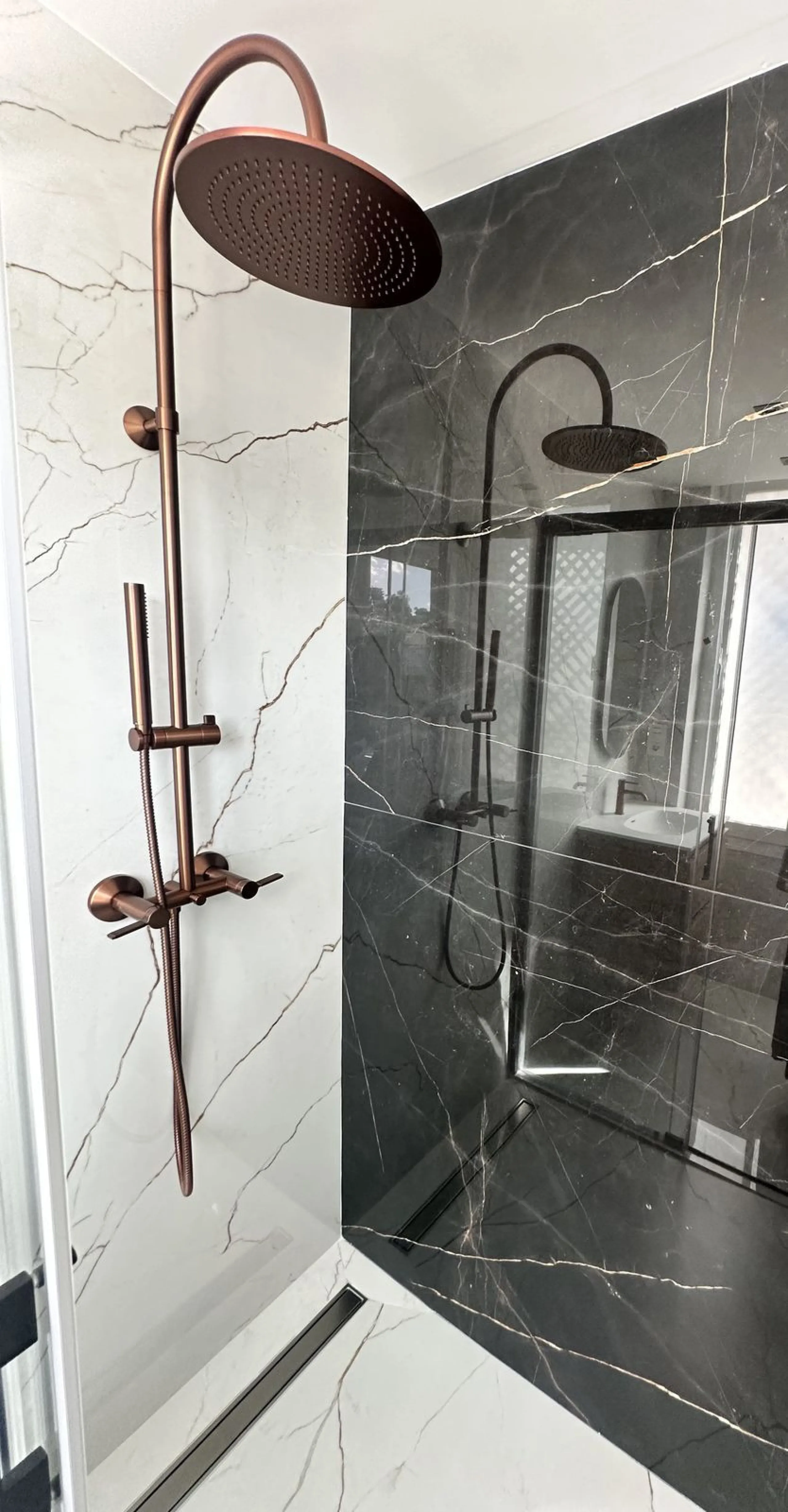 LUXURY APARTMENT IN LOS GRANADOS GOLF, NUEVA ANDALUCÍA – RECENTLY RENOVATED TO THE HIGHEST STANDARD