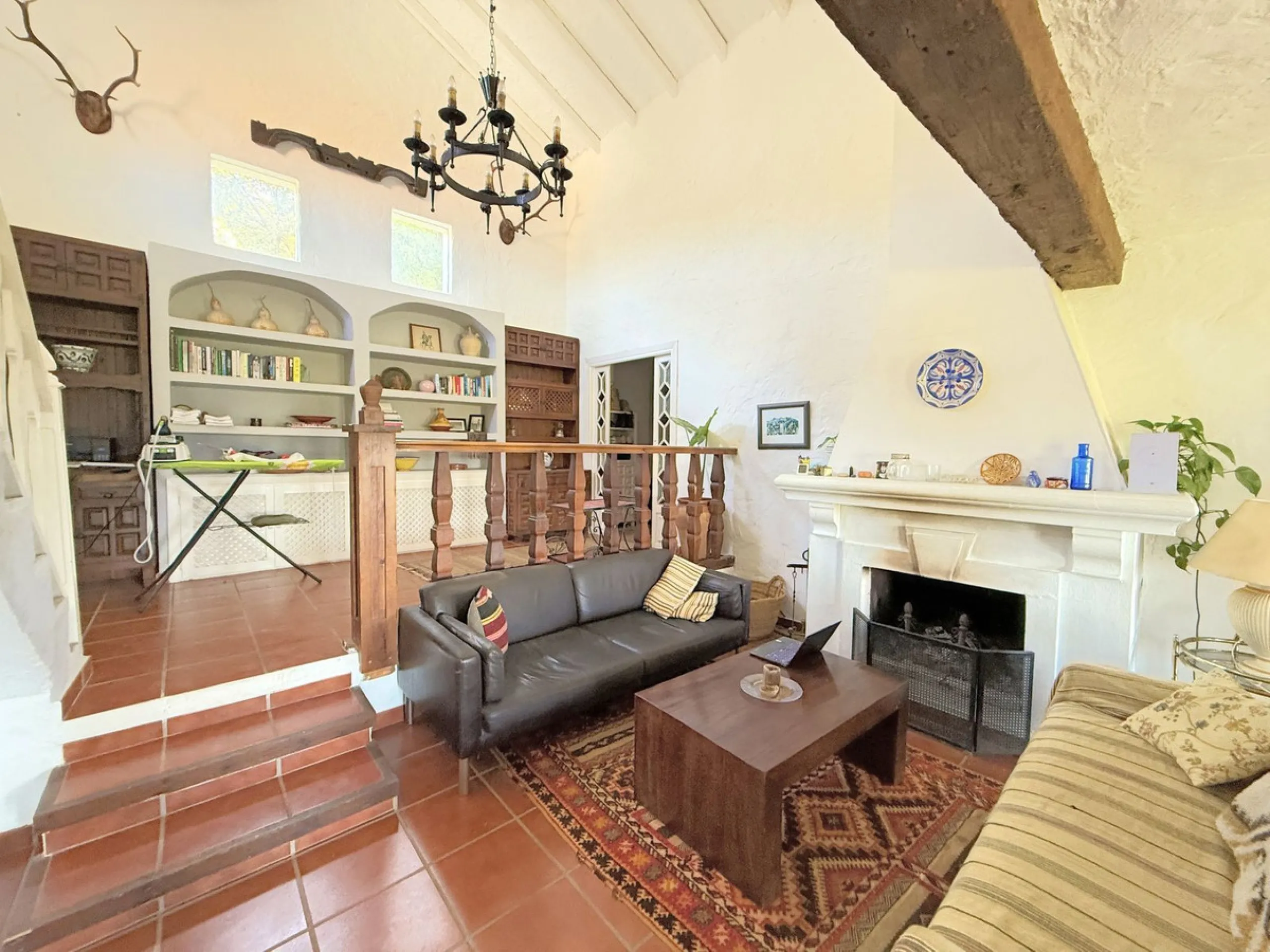 Commercial - Hotel в продаже в Casares, Málaga. В доме 8 спален и 6 ванных комнат. Площадь дома 559 м². Площадь участка 60000 м²