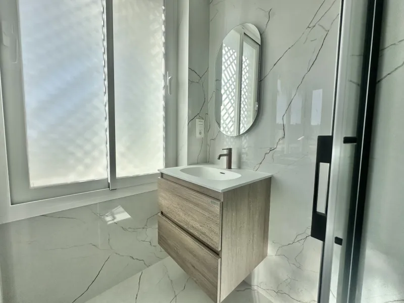 LUXURY APARTMENT IN LOS GRANADOS GOLF, NUEVA ANDALUCÍA – RECENTLY RENOVATED TO THE HIGHEST STANDARD