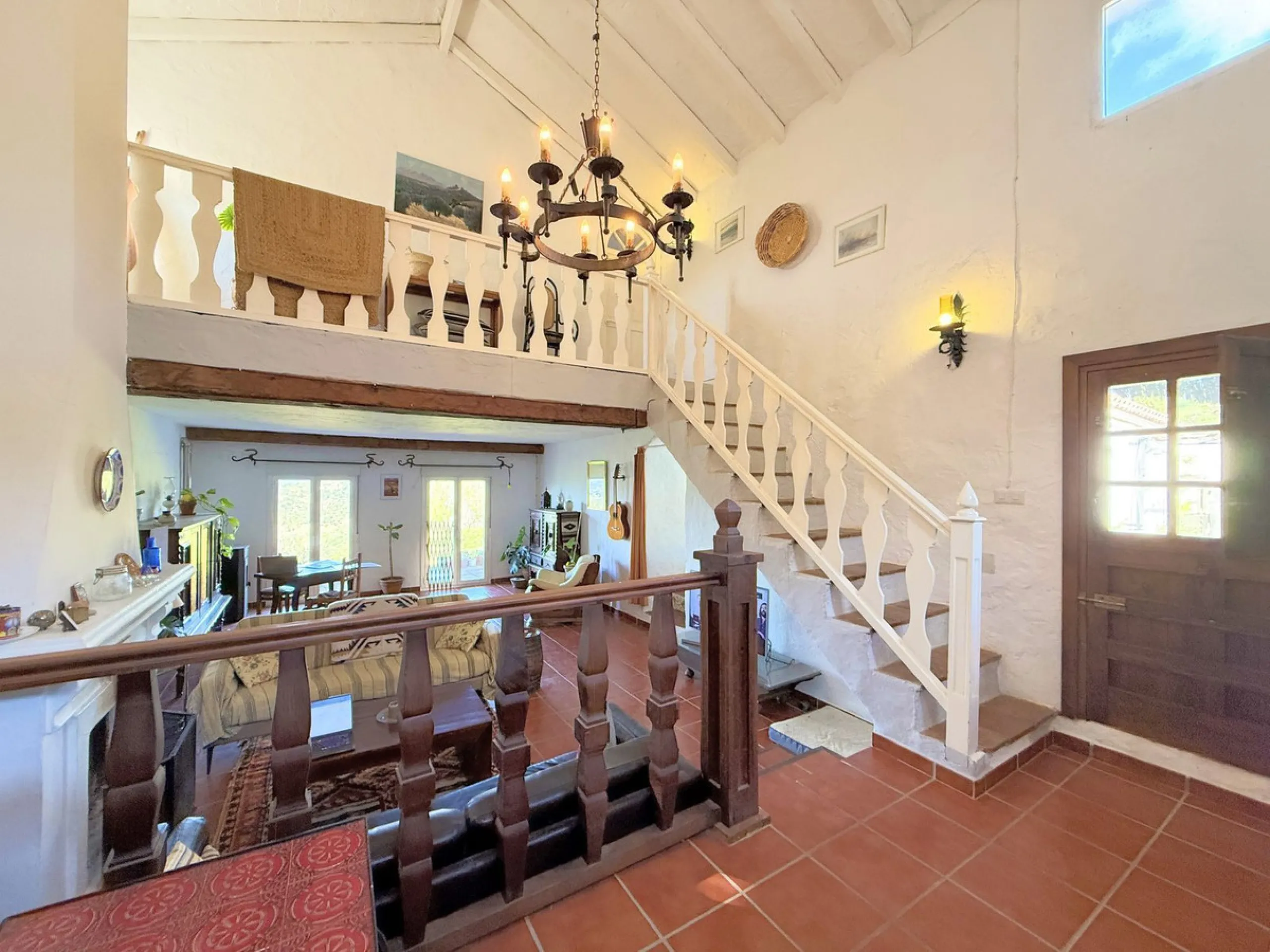 Commercial - Hotel в продаже в Casares, Málaga. В доме 8 спален и 6 ванных комнат. Площадь дома 559 м². Площадь участка 60000 м²
