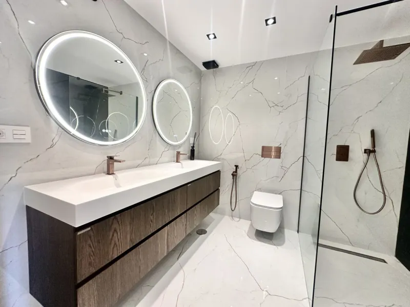 LUXURY APARTMENT IN LOS GRANADOS GOLF, NUEVA ANDALUCÍA – RECENTLY RENOVATED TO THE HIGHEST STANDARD