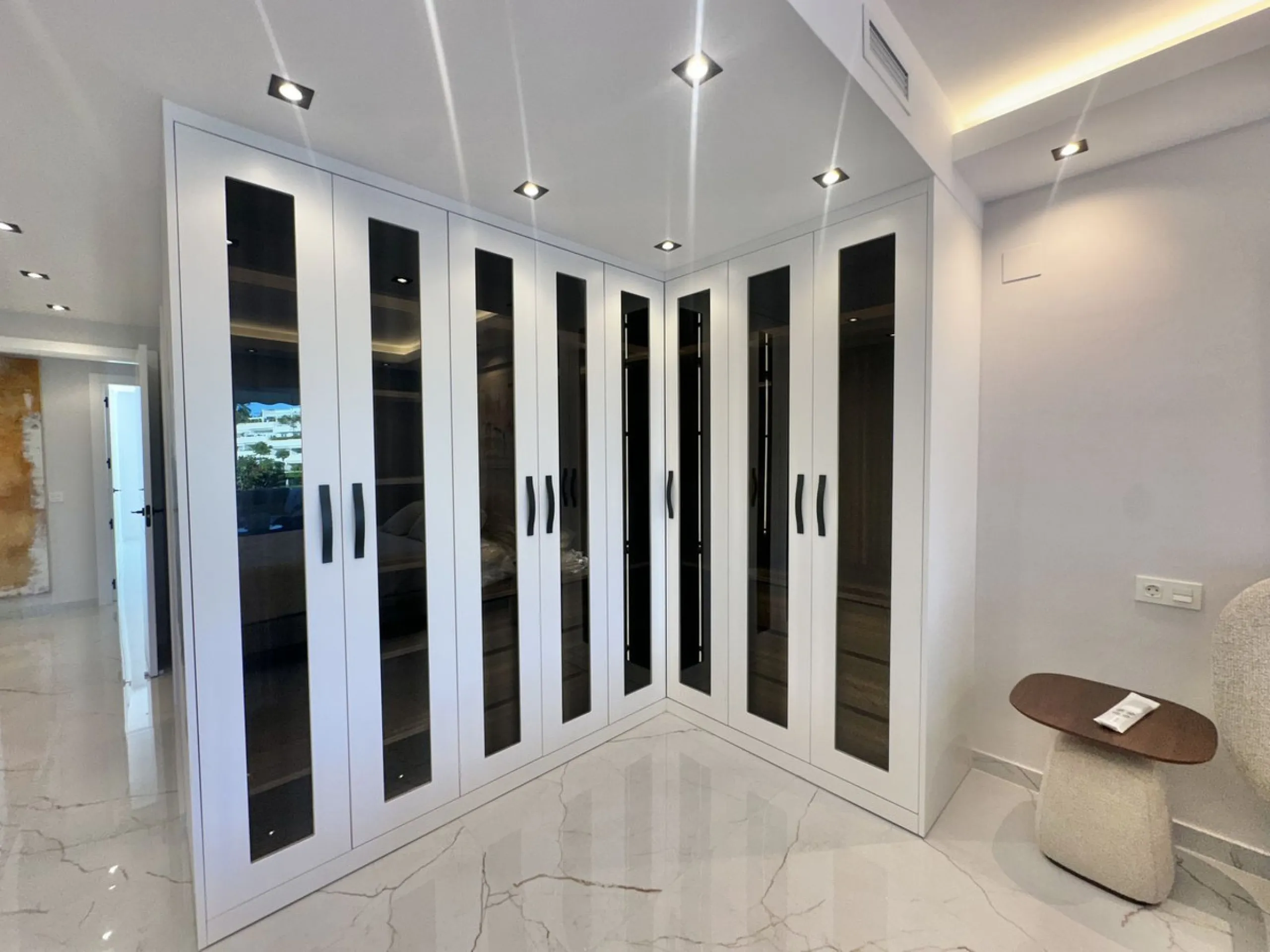 LUXURY APARTMENT IN LOS GRANADOS GOLF, NUEVA ANDALUCÍA – RECENTLY RENOVATED TO THE HIGHEST STANDARD