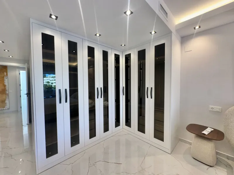 LUXURY APARTMENT IN LOS GRANADOS GOLF, NUEVA ANDALUCÍA – RECENTLY RENOVATED TO THE HIGHEST STANDARD
